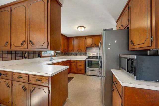2310 N IDLEWILD COURT, Green Bay, WI 54303