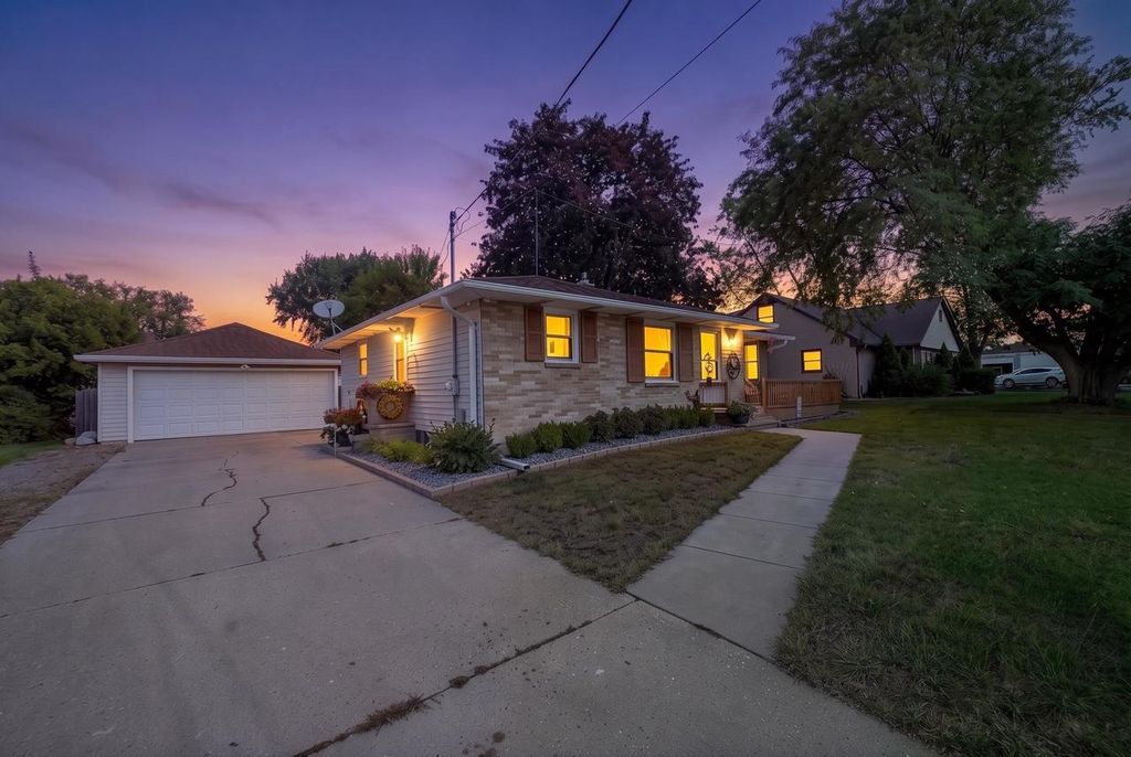 2310 N IDLEWILD COURT, Green Bay, WI 54303