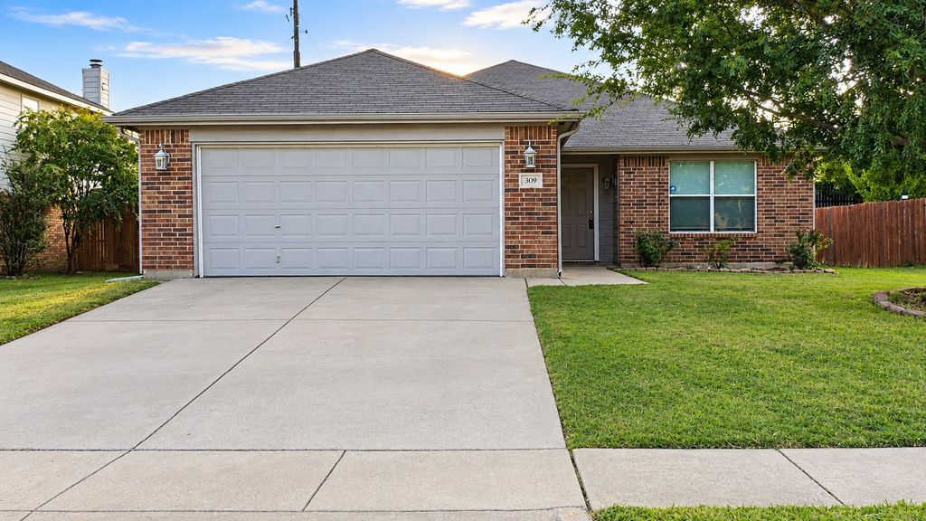 309 Spurlock Drive, Krum, TX 76249