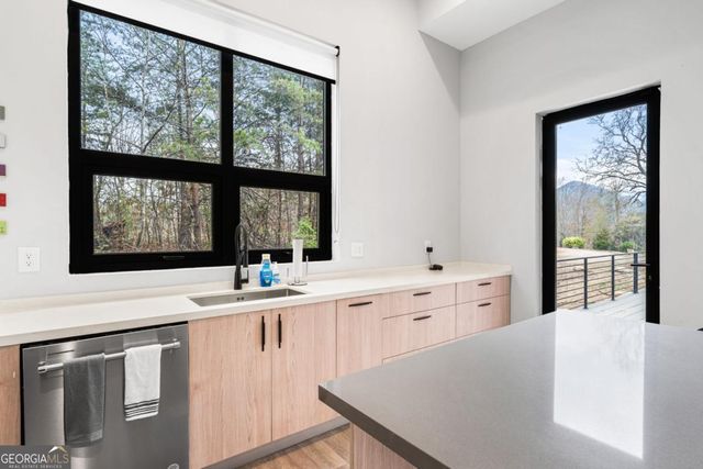 23 Lake Trail W 10, Hiawassee, GA 30546