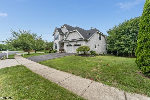 5 Jade Ln, Lopatcong Twp., NJ 08865