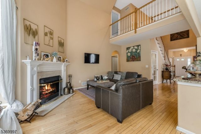 5 Jade Ln, Lopatcong Twp., NJ 08865