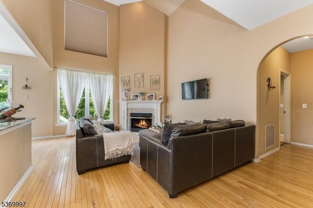5 Jade Ln, Lopatcong Twp., NJ 08865