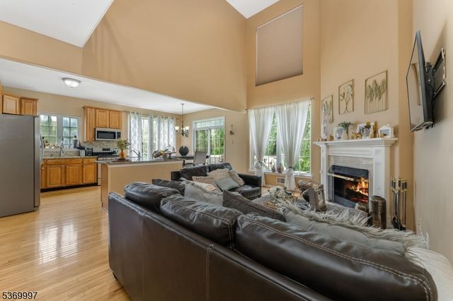 5 Jade Ln, Lopatcong Twp., NJ 08865