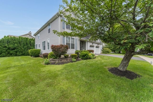 5 Jade Ln, Lopatcong Twp., NJ 08865