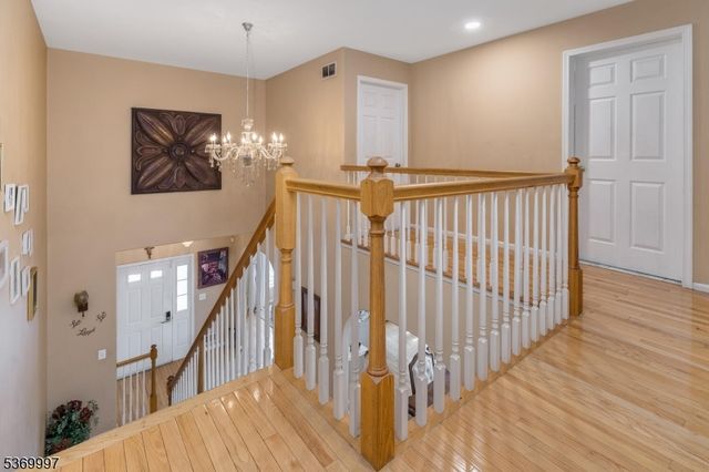 5 Jade Ln, Lopatcong Twp., NJ 08865