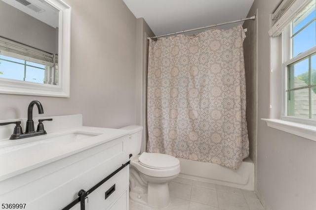 5 Jade Ln, Lopatcong Twp., NJ 08865