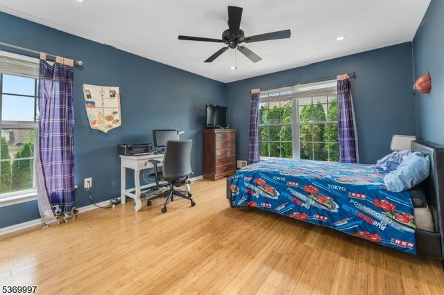 5 Jade Ln, Lopatcong Twp., NJ 08865
