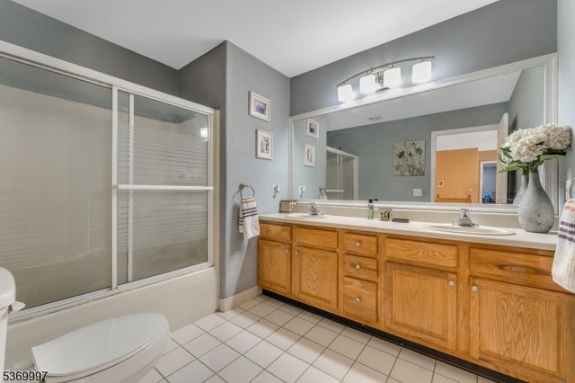 5 Jade Ln, Lopatcong Twp., NJ 08865