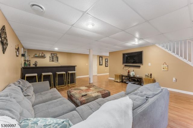 5 Jade Ln, Lopatcong Twp., NJ 08865