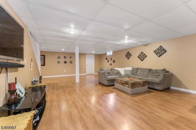 5 Jade Ln, Lopatcong Twp., NJ 08865
