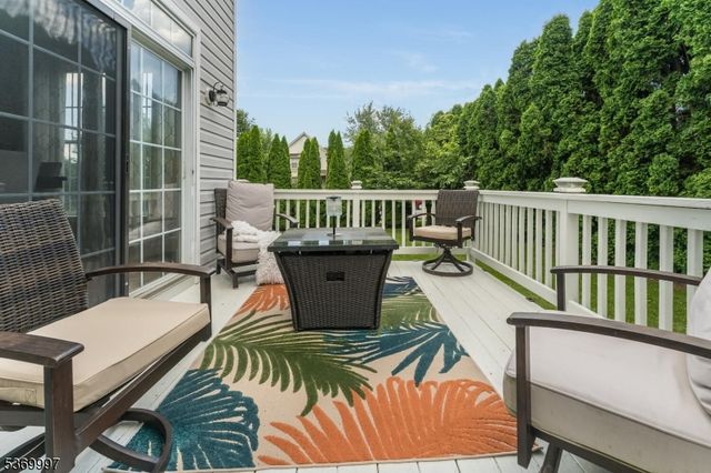 5 Jade Ln, Lopatcong Twp., NJ 08865