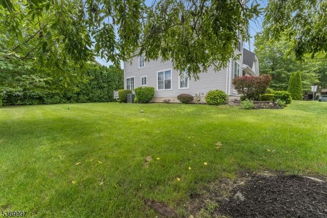 5 Jade Ln, Lopatcong Twp., NJ 08865