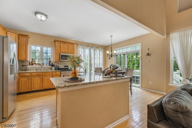 5 Jade Ln, Lopatcong Twp., NJ 08865