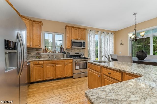5 Jade Ln, Lopatcong Twp., NJ 08865
