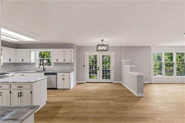 12495 S Hagan Lane, Olathe, KS 66062