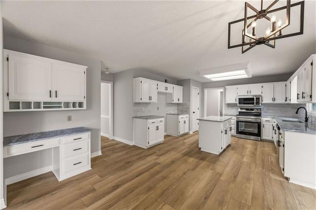 12495 S Hagan Lane, Olathe, KS 66062