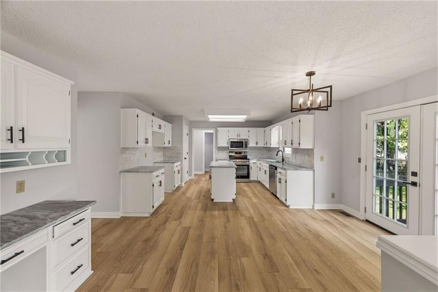 12495 S Hagan Lane, Olathe, KS 66062