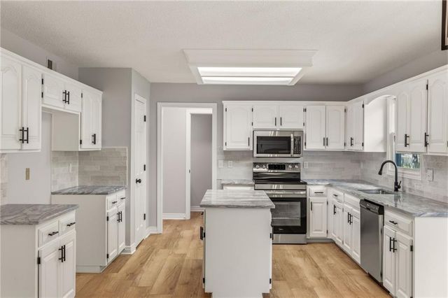 12495 S Hagan Lane, Olathe, KS 66062