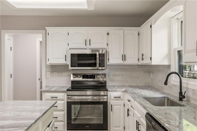 12495 S Hagan Lane, Olathe, KS 66062