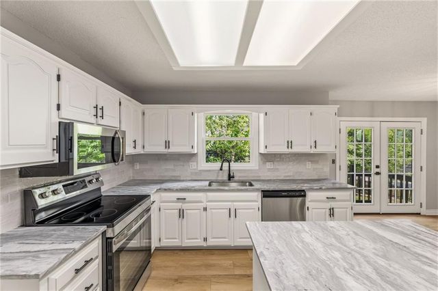 12495 S Hagan Lane, Olathe, KS 66062