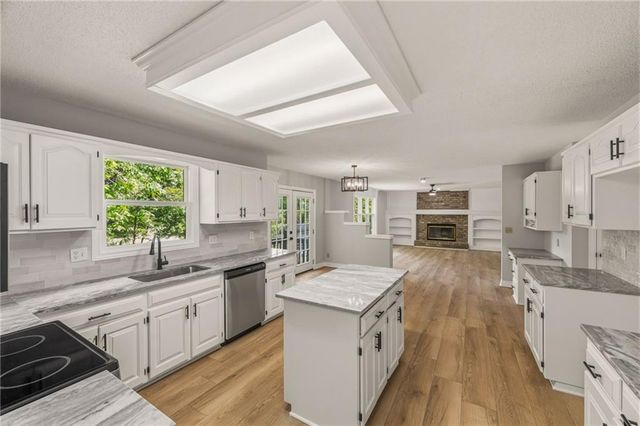 12495 S Hagan Lane, Olathe, KS 66062