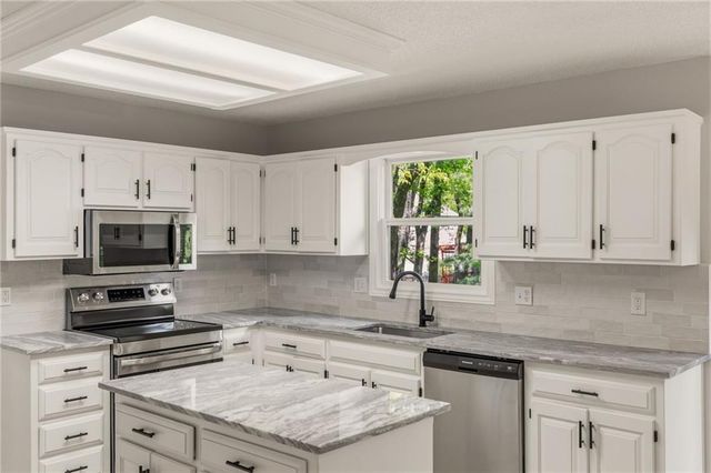 12495 S Hagan Lane, Olathe, KS 66062