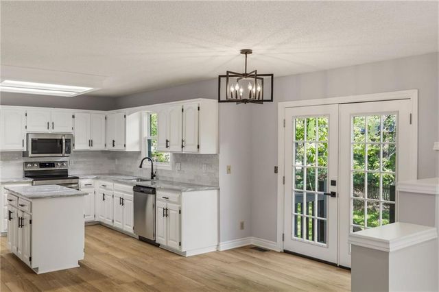 12495 S Hagan Lane, Olathe, KS 66062