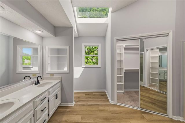 12495 S Hagan Lane, Olathe, KS 66062