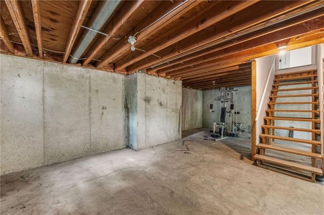 12495 S Hagan Lane, Olathe, KS 66062