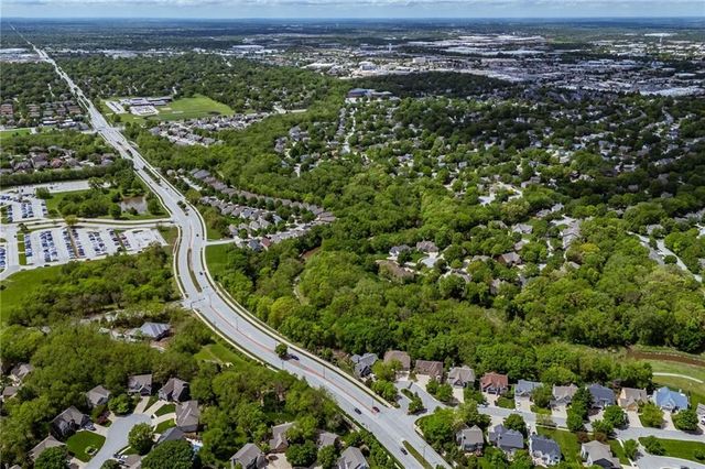 12495 S Hagan Lane, Olathe, KS 66062