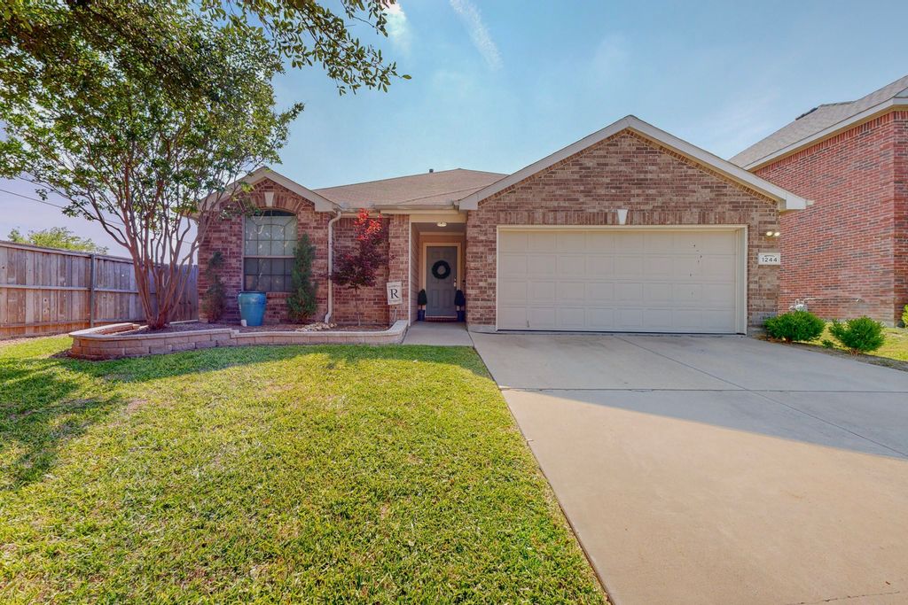 1244 Hickory Bend Lane, Fort Worth, TX 76108