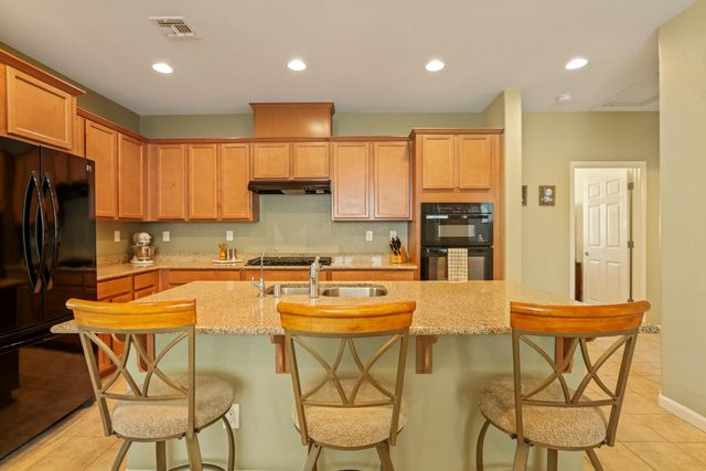 1391 Mill Run Ct, Manteca, CA 95336