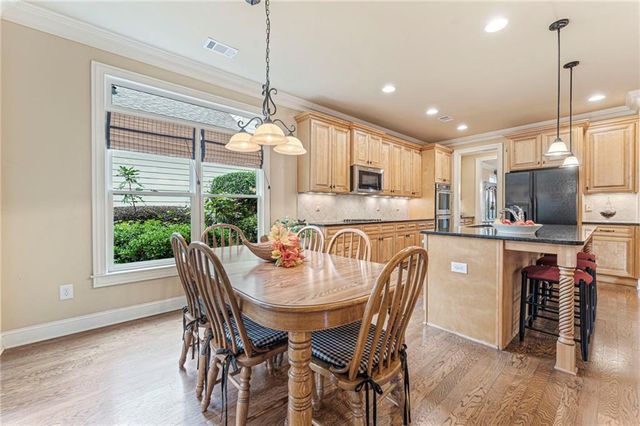 530 Willow Oak Way, Roswell, GA 30076