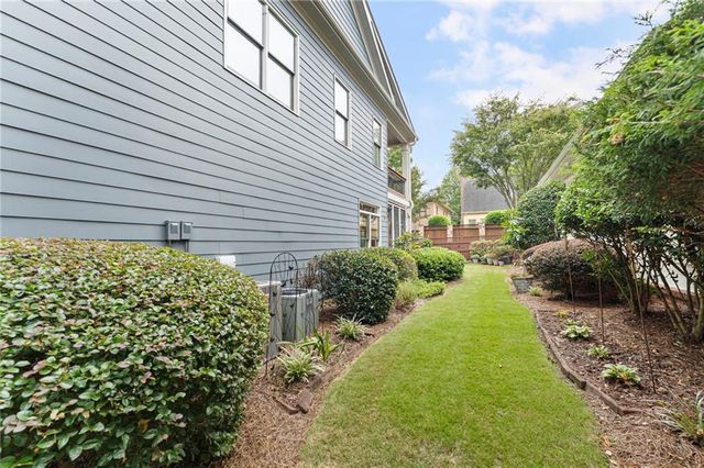 530 Willow Oak Way, Roswell, GA 30076