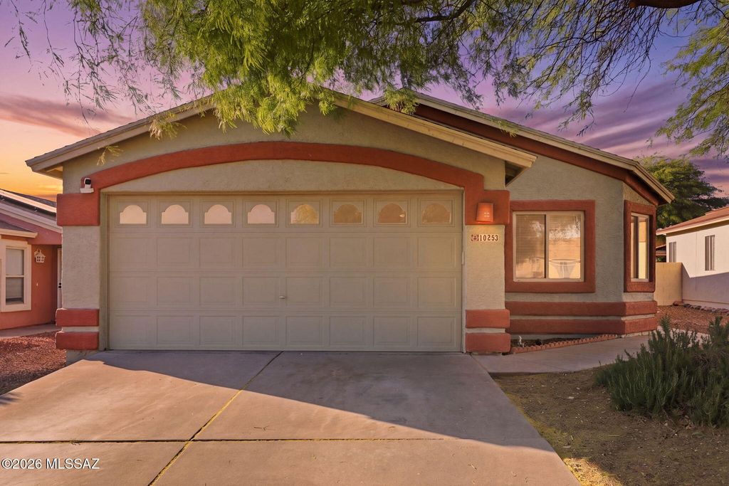 10233 E Desert Mesa Drive, Tucson, AZ 85747