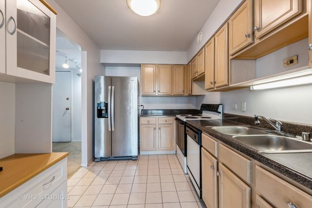 70 W HURON Street 1301, Chicago, IL 60654