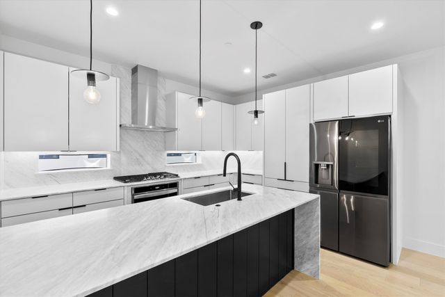 1147 N Madison Avenue 104, Dallas, TX 75208