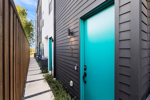 1147 N Madison Avenue 104, Dallas, TX 75208