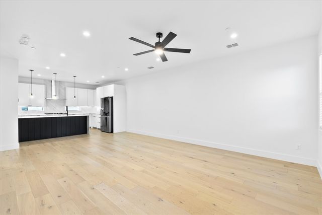 1147 N Madison Avenue 104, Dallas, TX 75208