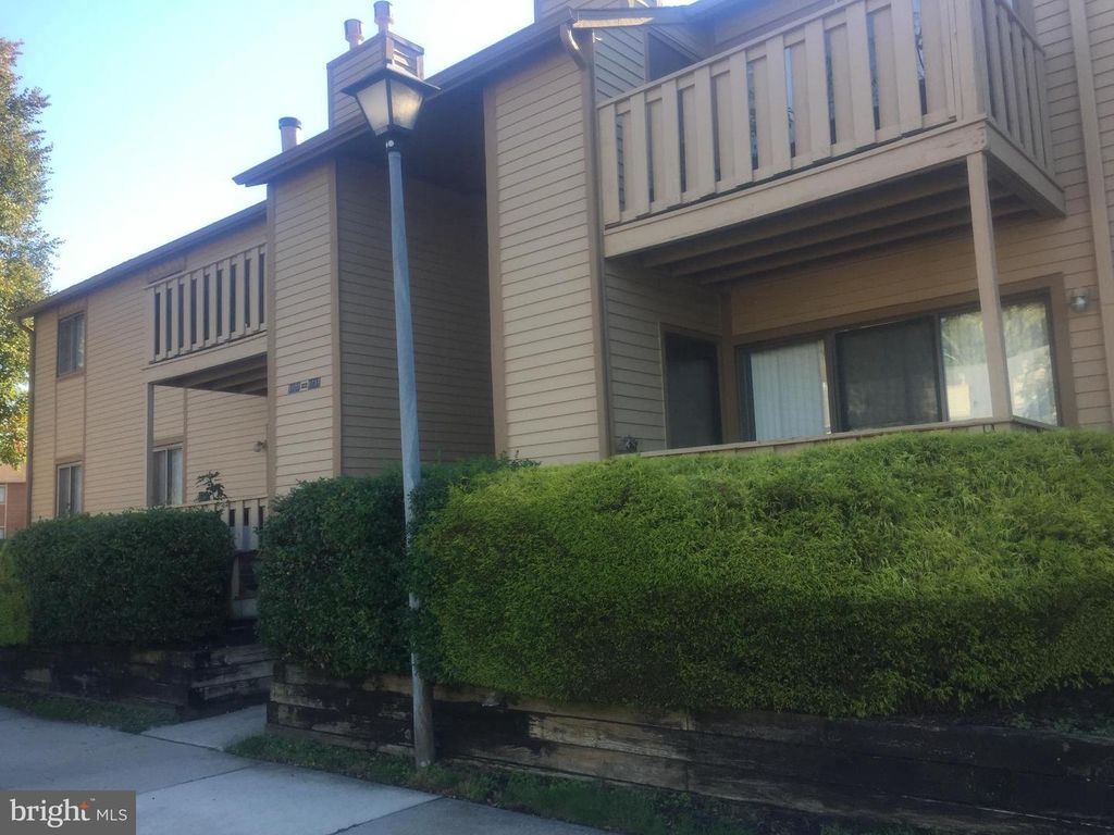 1609 WOODHOLLOW DR, Marlton, NJ 08053