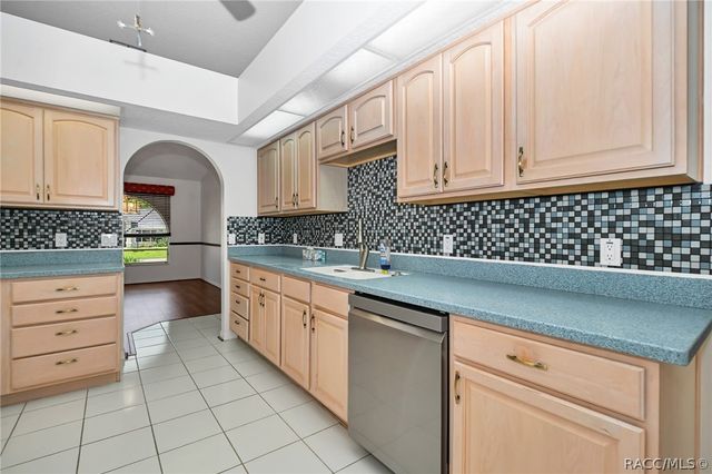 17 S Sweetgum Court, Homosassa, FL 34446