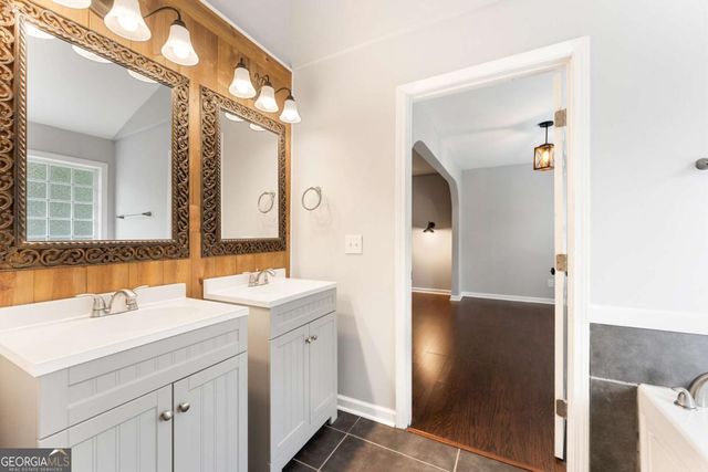 284 Covington Drive, Hiram, GA 30141