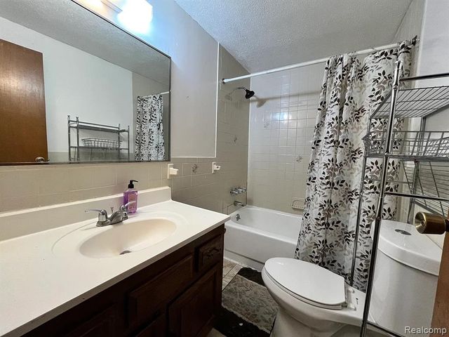 6530 N Gulley Road, Dearborn Heights, MI 48127