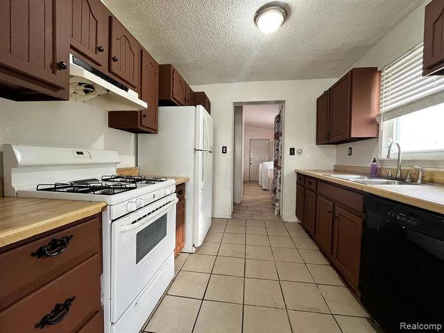 6530 N Gulley Road, Dearborn Heights, MI 48127