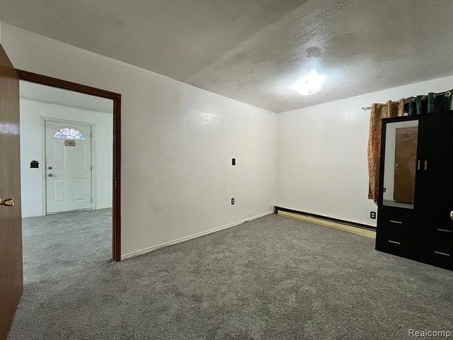 6530 N Gulley Road, Dearborn Heights, MI 48127