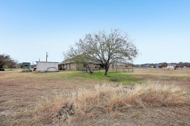 118 Kenya Court, Springtown, TX 76082