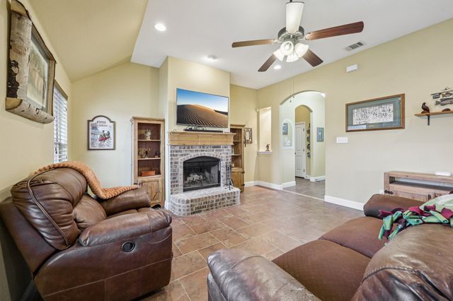 118 Kenya Court, Springtown, TX 76082