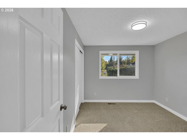 3525 Sw POMONA St, Portland, OR 97219