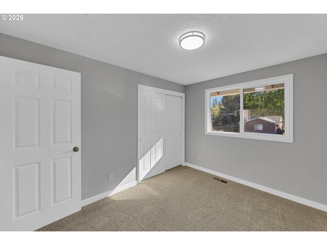 3525 Sw POMONA St, Portland, OR 97219